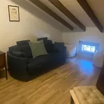 House -sleeps 6-garden-fireplace